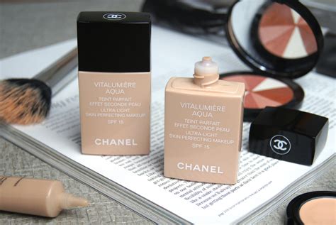 chanel vitalumiere aqua powder foundation review|Chanel vitalumiere aqua 10 beige.